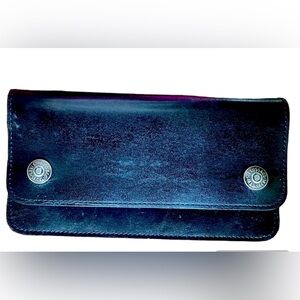 Levi's Leather Chain Wallet in excellent pre owned condition.